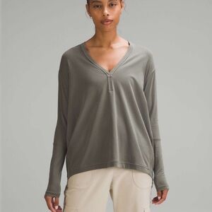 Lululemon Back In Action V-Neck Long-Sleeve Shirt Grey Sage Size 4